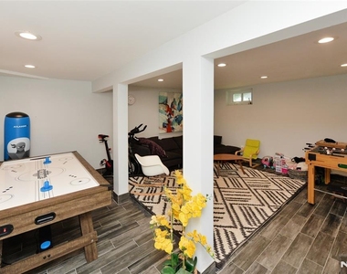 154 Middlesex - Photo Thumbnail 26