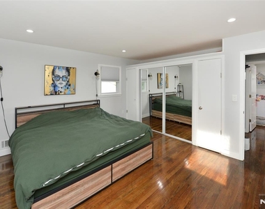 154 Middlesex - Photo Thumbnail 21