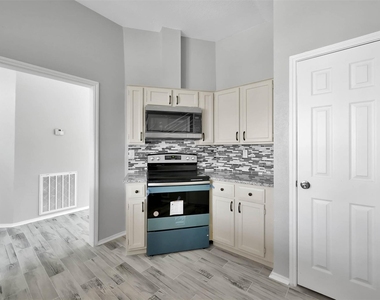 2306 Piddler Drive - Photo Thumbnail 10