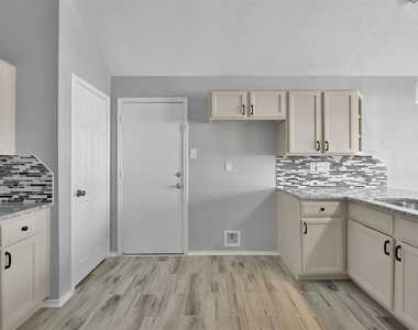 2306 Piddler Drive - Photo Thumbnail 13