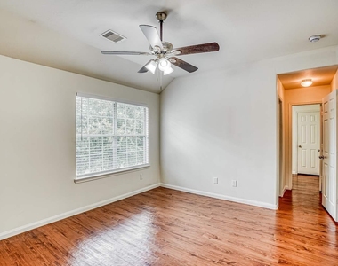 18747 Dennington Drive - Photo Thumbnail 7