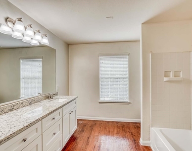 18747 Dennington Drive - Photo Thumbnail 8