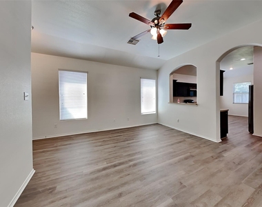10016 Sterling Place Drive - Photo Thumbnail 5