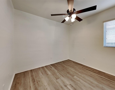 10016 Sterling Place Drive - Photo Thumbnail 14