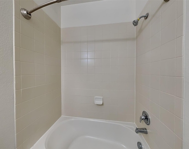 10016 Sterling Place Drive - Photo Thumbnail 16