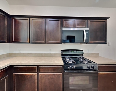 10016 Sterling Place Drive - Photo Thumbnail 2