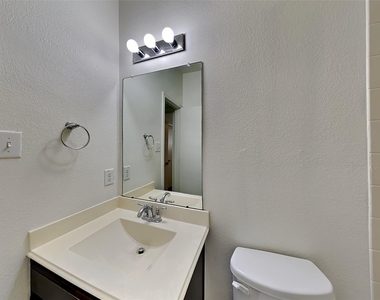 10016 Sterling Place Drive - Photo Thumbnail 15