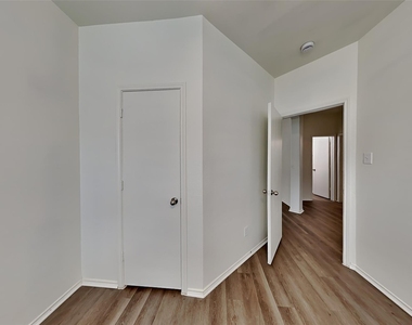10016 Sterling Place Drive - Photo Thumbnail 18