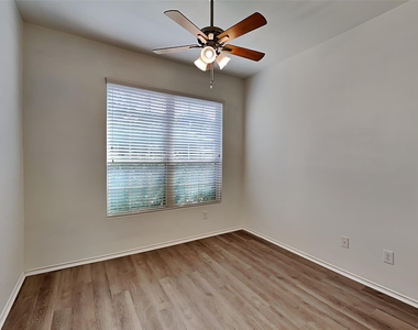 10016 Sterling Place Drive - Photo Thumbnail 17