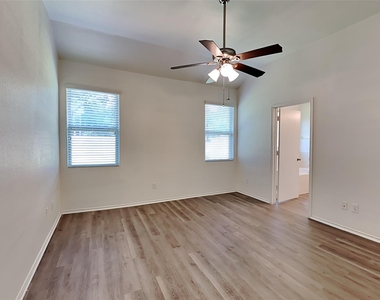 10016 Sterling Place Drive - Photo Thumbnail 8