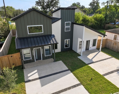 4214 Clover Street - Photo Thumbnail 2
