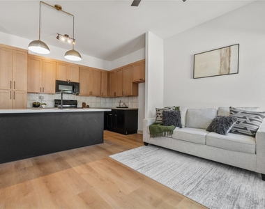 4214 Clover Street - Photo Thumbnail 10