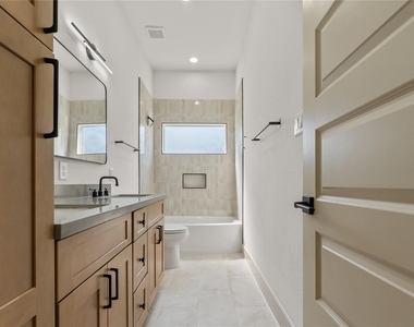 4214 Clover Street - Photo Thumbnail 21