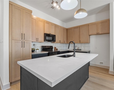 4214 Clover Street - Photo Thumbnail 13