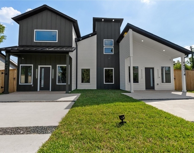 4214 Clover Street - Photo Thumbnail 3