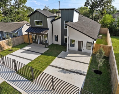 4214 Clover Street - Photo Thumbnail 1