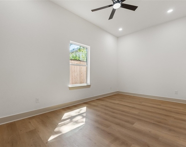 4214 Clover Street - Photo Thumbnail 15