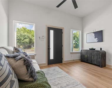 4214 Clover Street - Photo Thumbnail 6