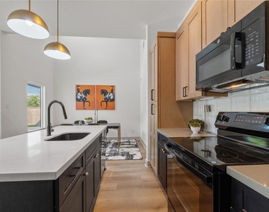 4214 Clover Street - Photo Thumbnail 14