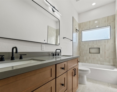 4214 Clover Street - Photo Thumbnail 19