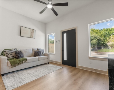 4214 Clover Street - Photo Thumbnail 5