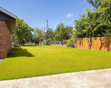 106 Mimosa St - Photo Thumbnail 8