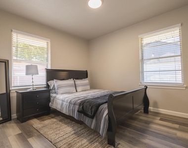 106 Mimosa St - Photo Thumbnail 6