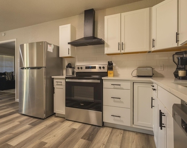 106 Mimosa St - Photo Thumbnail 2