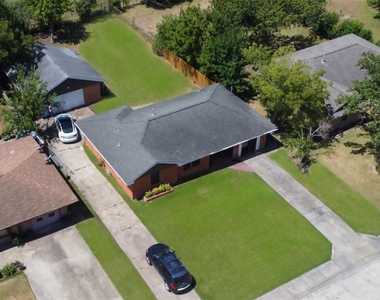 106 Mimosa St - Photo Thumbnail 1