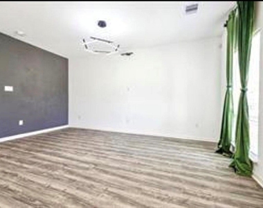310 Connecticut Street - Photo Thumbnail 5