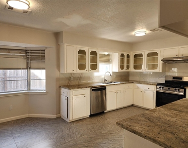 8531 Hiawatha Drive - Photo Thumbnail 6