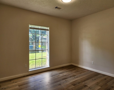 8531 Hiawatha Drive - Photo Thumbnail 10