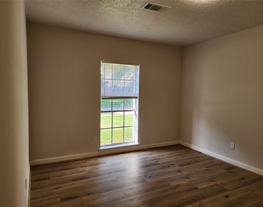 8531 Hiawatha Drive - Photo Thumbnail 11