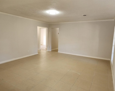 8531 Hiawatha Drive - Photo Thumbnail 4