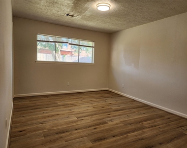 8531 Hiawatha Drive - Photo Thumbnail 12