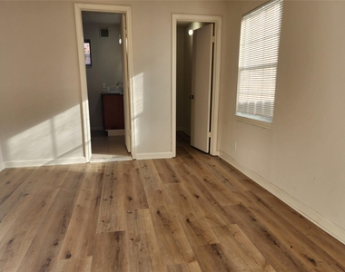 8531 Hiawatha Drive - Photo Thumbnail 15