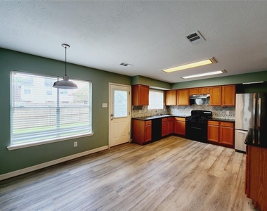 3115 Astor Court - Photo Thumbnail 9