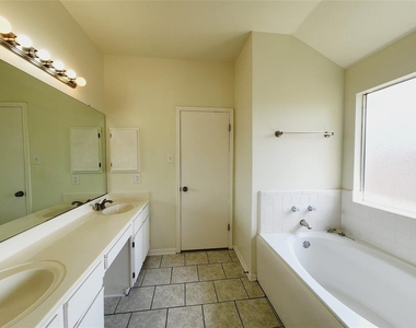3115 Astor Court - Photo Thumbnail 22