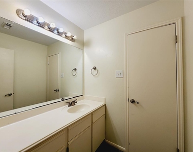 3115 Astor Court - Photo Thumbnail 14