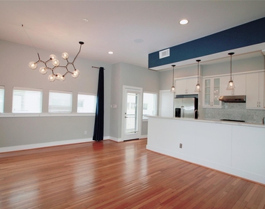 4701 Caroline Street - Photo Thumbnail 8
