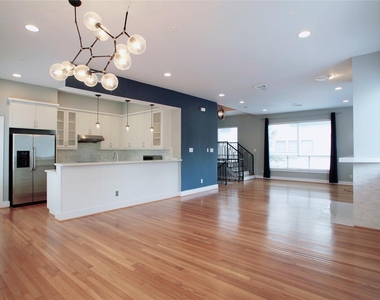 4701 Caroline Street - Photo Thumbnail 4
