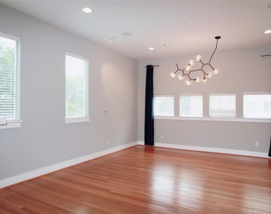 4701 Caroline Street - Photo Thumbnail 7
