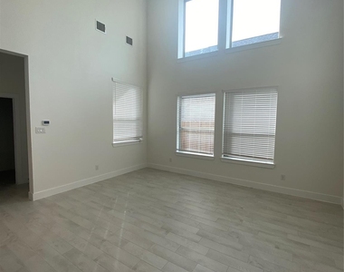 31323 Balsam Hawk Lane - Photo Thumbnail 9