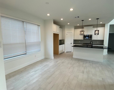 31323 Balsam Hawk Lane - Photo Thumbnail 4