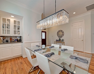 5917 Dolores Street - Photo Thumbnail 4