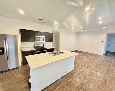 14858 Cypress Hollow Drive - Photo Thumbnail 6