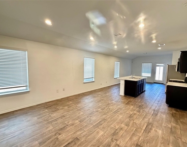 14858 Cypress Hollow Drive - Photo Thumbnail 3