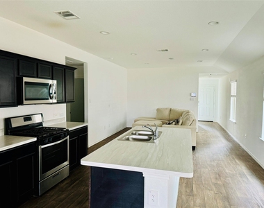 14858 Cypress Hollow Drive - Photo Thumbnail 2