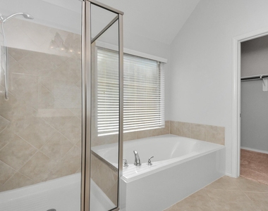 2823 Woodland Glen Lane - Photo Thumbnail 11