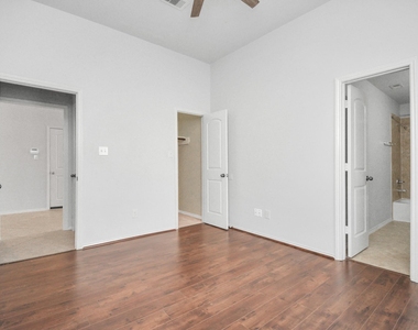 2823 Woodland Glen Lane - Photo Thumbnail 13